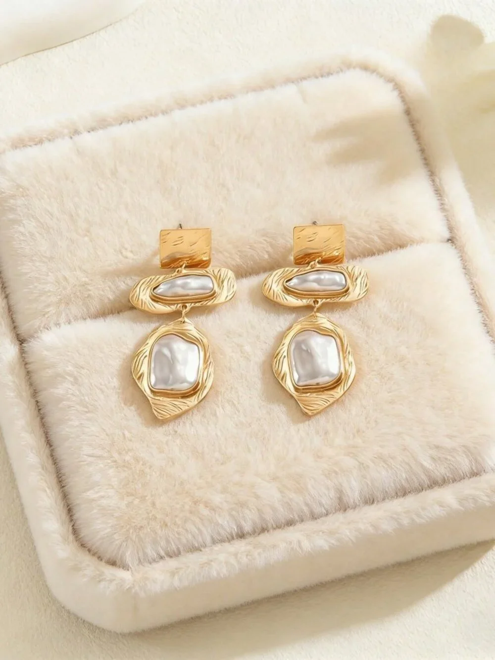 Yellow Gold Casual Women's Luxury Metal Earrings